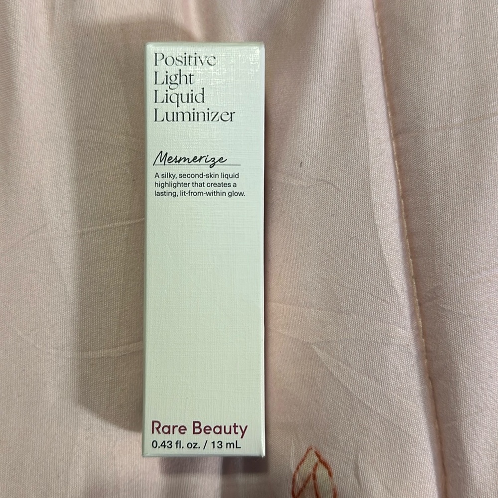 Rare Beauty by Selena Gomez
Positive Light Liquid Luminizer Highlight